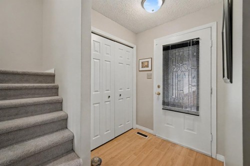983 Woodbine Boulevard Sw, Calgary, AB - Indoor Photo Showing Other Room