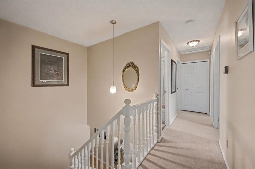 983 Woodbine Boulevard Sw, Calgary, AB - Indoor Photo Showing Other Room
