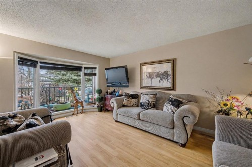 983 Woodbine Boulevard Sw, Calgary, AB - Indoor Photo Showing Living Room