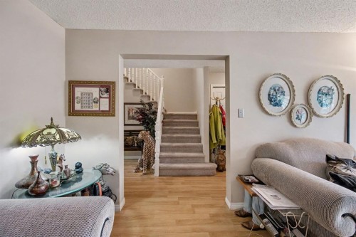 983 Woodbine Boulevard Sw, Calgary, AB - Indoor Photo Showing Other Room