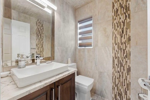171 Coral Springs Park Ne, Calgary, AB - Indoor Photo Showing Bathroom