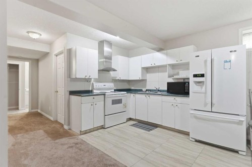 171 Coral Springs Park Ne, Calgary, AB - Indoor Photo Showing Kitchen