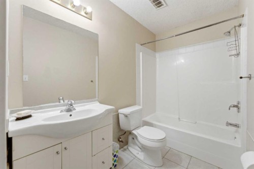 171 Coral Springs Park Ne, Calgary, AB - Indoor Photo Showing Bathroom