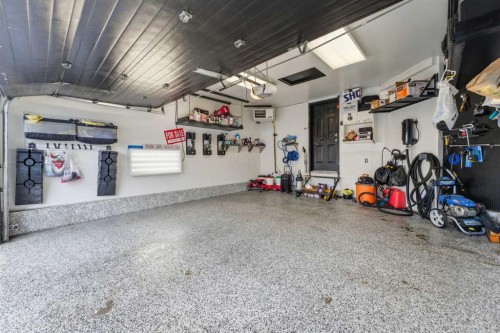 171 Coral Springs Park Ne, Calgary, AB - Indoor Photo Showing Garage