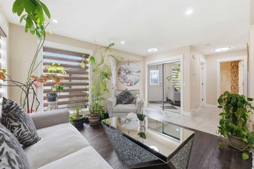 171 Coral Springs Park Ne, Calgary, AB - Indoor Photo Showing Living Room