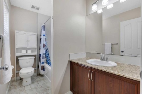 32 Panatella Row Nw, Calgary, AB - Indoor Photo Showing Bathroom