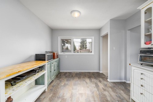 4510 Forman Crescent Se, Calgary, AB - Indoor Photo Showing Other Room
