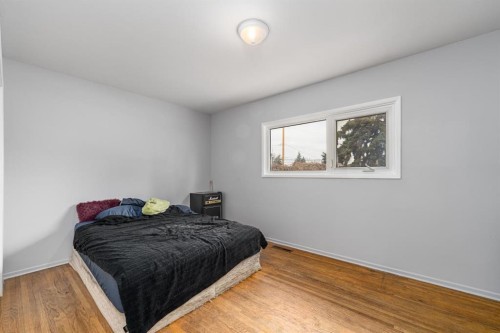4510 Forman Crescent Se, Calgary, AB - Indoor Photo Showing Bedroom