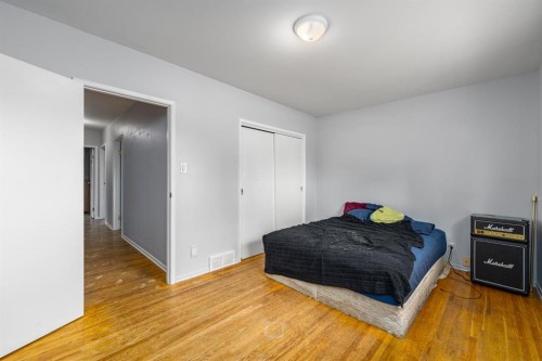 4510 Forman Crescent Se, Calgary, AB - Indoor Photo Showing Bedroom