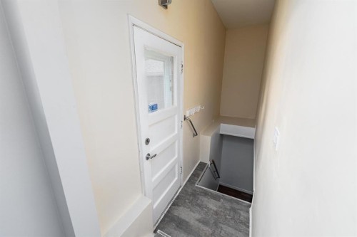 4510 Forman Crescent Se, Calgary, AB - Indoor Photo Showing Other Room