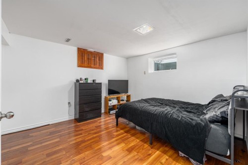 4510 Forman Crescent Se, Calgary, AB - Indoor Photo Showing Bedroom