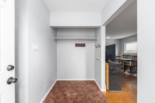 4510 Forman Crescent Se, Calgary, AB - Indoor Photo Showing Other Room