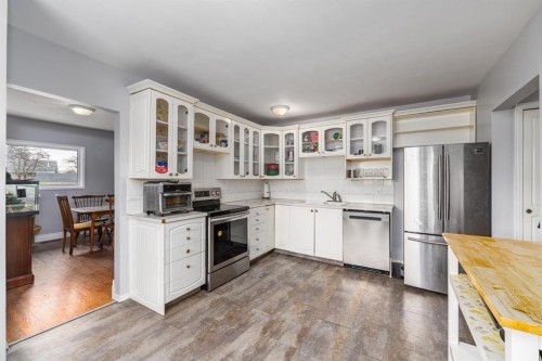 4510 Forman Crescent Se, Calgary, AB - Indoor Photo Showing Kitchen