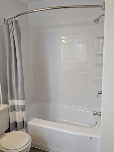 220 Cedarbrook Bay Sw, Calgary, AB - Indoor Photo Showing Bathroom