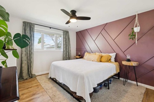 4604 Fordham Crescent Se, Calgary, AB - Indoor Photo Showing Bedroom