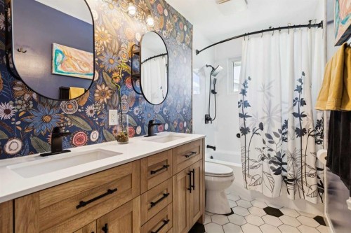 4604 Fordham Crescent Se, Calgary, AB - Indoor Photo Showing Bathroom