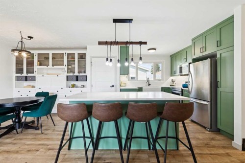 4604 Fordham Crescent Se, Calgary, AB - Indoor Photo Showing Kitchen