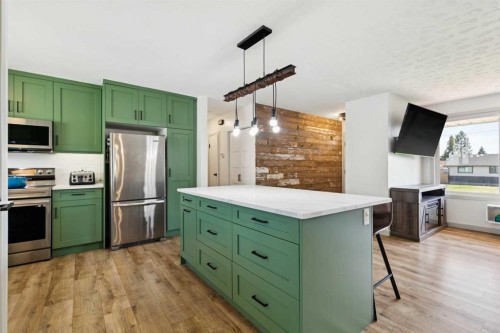 4604 Fordham Crescent Se, Calgary, AB - Indoor Photo Showing Kitchen With Upgraded Kitchen