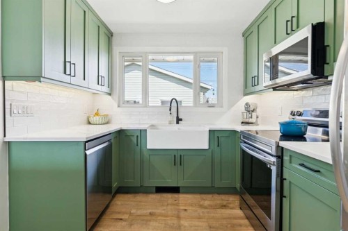 4604 Fordham Crescent Se, Calgary, AB - Indoor Photo Showing Kitchen With Upgraded Kitchen