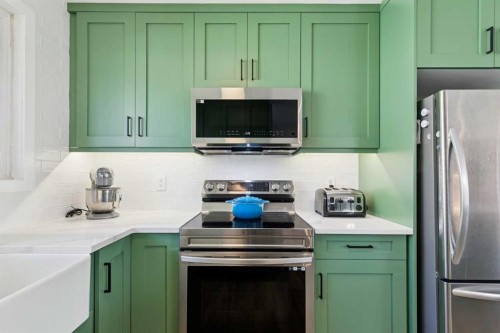 4604 Fordham Crescent Se, Calgary, AB - Indoor Photo Showing Kitchen With Upgraded Kitchen