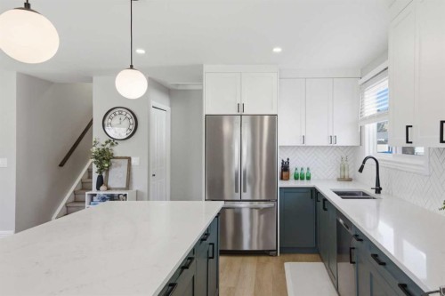559 Deerpath Court Se, Calgary, AB - Indoor Photo Showing Kitchen With Stainless Steel Kitchen With Double Sink With Upgraded Kitchen