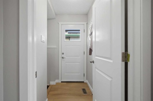 559 Deerpath Court Se, Calgary, AB - Indoor Photo Showing Other Room