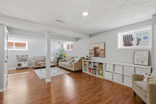 559 Deerpath Court Se, Calgary, AB - Indoor Photo Showing Living Room