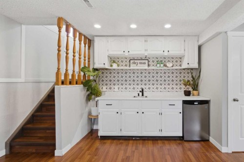559 Deerpath Court Se, Calgary, AB - Indoor