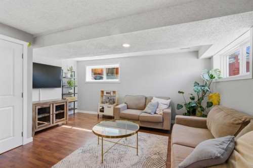 559 Deerpath Court Se, Calgary, AB - Indoor Photo Showing Living Room