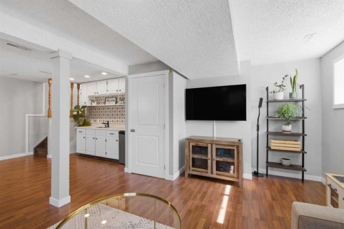 559 Deerpath Court Se, Calgary, AB - Indoor
