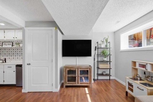 559 Deerpath Court Se, Calgary, AB - Indoor