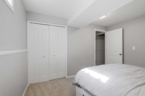 559 Deerpath Court Se, Calgary, AB - Indoor Photo Showing Bedroom