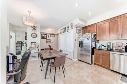 210-1005A Westmount Drive, Strathmore, AB - Indoor Photo Showing Kitchen
