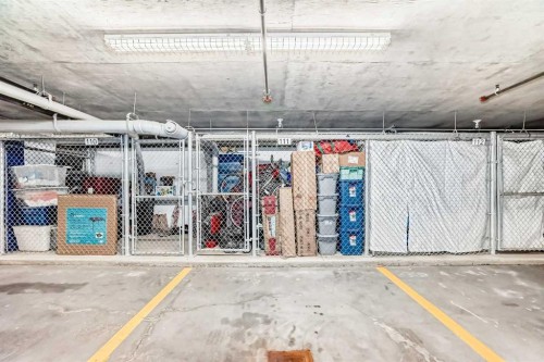 210-1005A Westmount Drive, Strathmore, AB - Indoor Photo Showing Garage