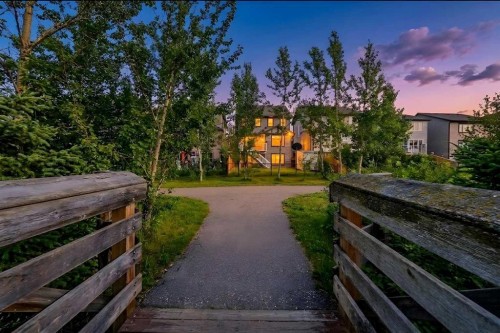 19 Copperfield Crescent Se, Calgary, AB 
