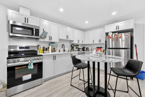 41 Copperhead Road Se, Calgary, AB - Indoor Photo Showing Kitchen