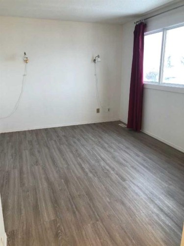 22 Whitman Close Ne, Calgary, AB - Indoor Photo Showing Other Room