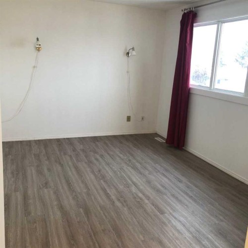 22 Whitman Close Ne, Calgary, AB - Indoor Photo Showing Other Room