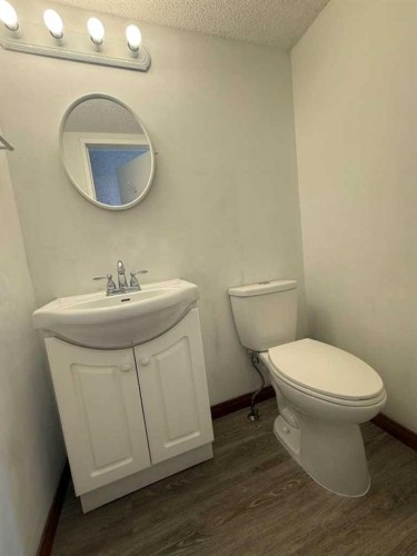 22 Whitman Close Ne, Calgary, AB - Indoor Photo Showing Bathroom