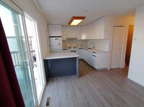 22 Whitman Close Ne, Calgary, AB - Indoor Photo Showing Kitchen