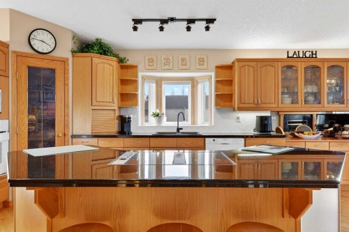 328 Parkview Estates, Strathmore, AB - Indoor Photo Showing Kitchen