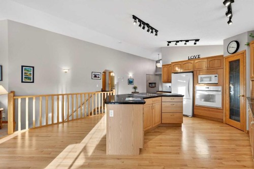 328 Parkview Estates, Strathmore, AB - Indoor Photo Showing Kitchen