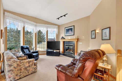 328 Parkview Estates, Strathmore, AB - Indoor Photo Showing Living Room With Fireplace