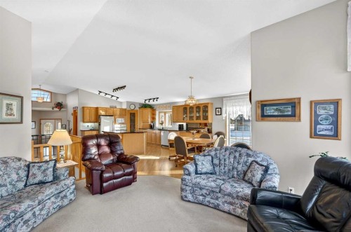 328 Parkview Estates, Strathmore, AB - Indoor Photo Showing Living Room