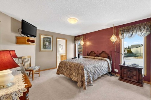 328 Parkview Estates, Strathmore, AB - Indoor Photo Showing Bedroom
