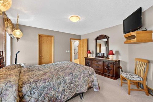 328 Parkview Estates, Strathmore, AB - Indoor Photo Showing Bedroom