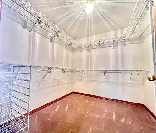 328 Parkview Estates, Strathmore, AB - Indoor With Storage