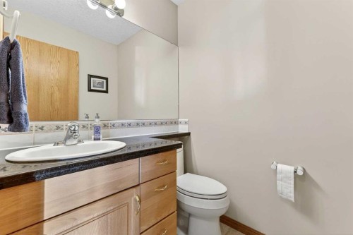 328 Parkview Estates, Strathmore, AB - Indoor Photo Showing Bathroom