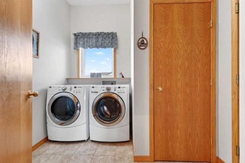 328 Parkview Estates, Strathmore, AB - Indoor Photo Showing Laundry Room