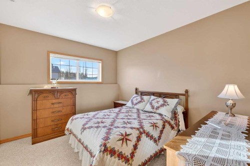 328 Parkview Estates, Strathmore, AB - Indoor Photo Showing Bedroom